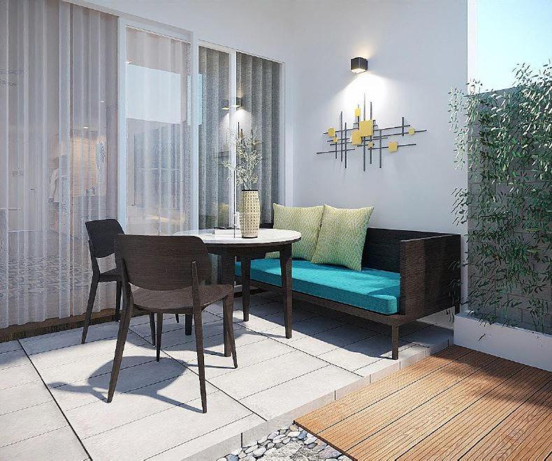 Premier King Room with Courtyard